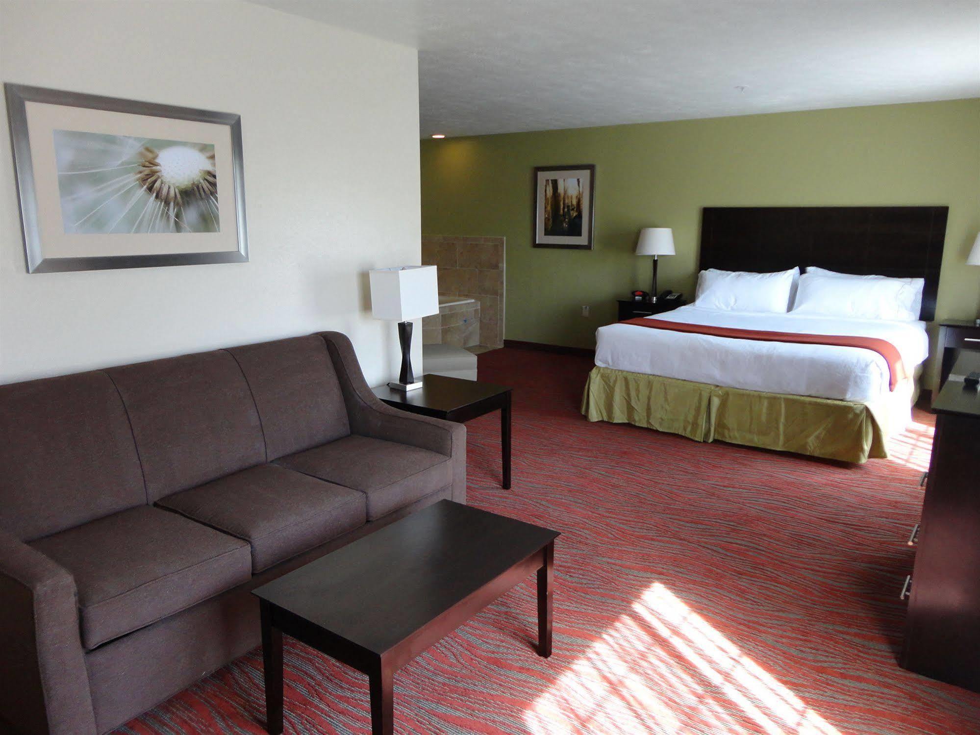 Holiday Inn Express & Suites Indianapolis North - Carmel By Ihg Exterior foto
